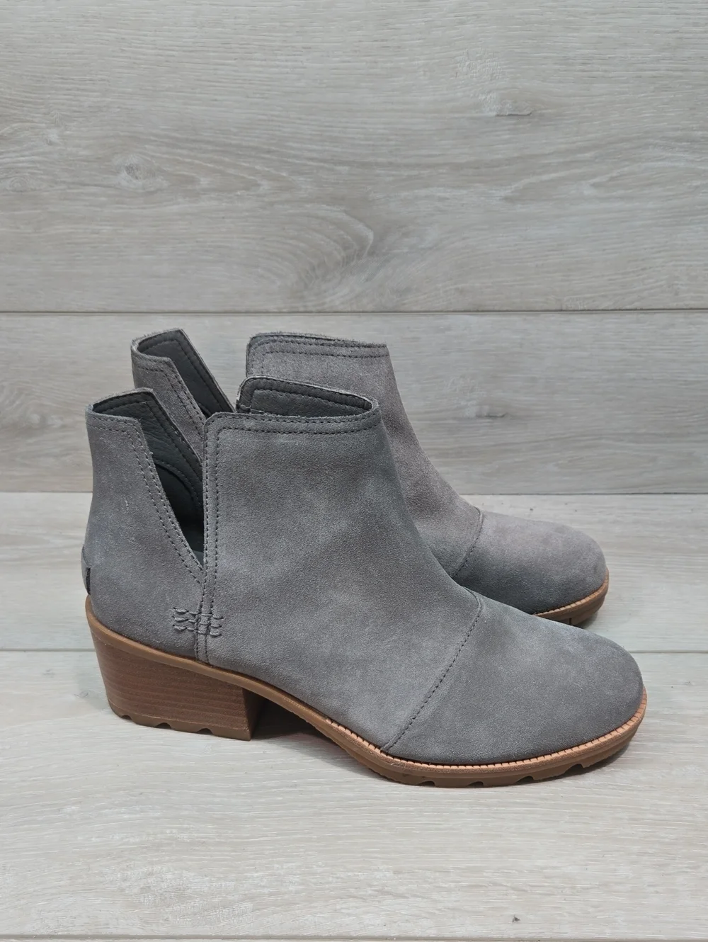 Sorel WomenGray Suede Cutout Ankle Boots Chuncky Block Heels Shoes 9